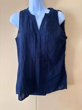 crown & ivy Navy Lightweight Summer Sleeveless Split-Neck Textured Top